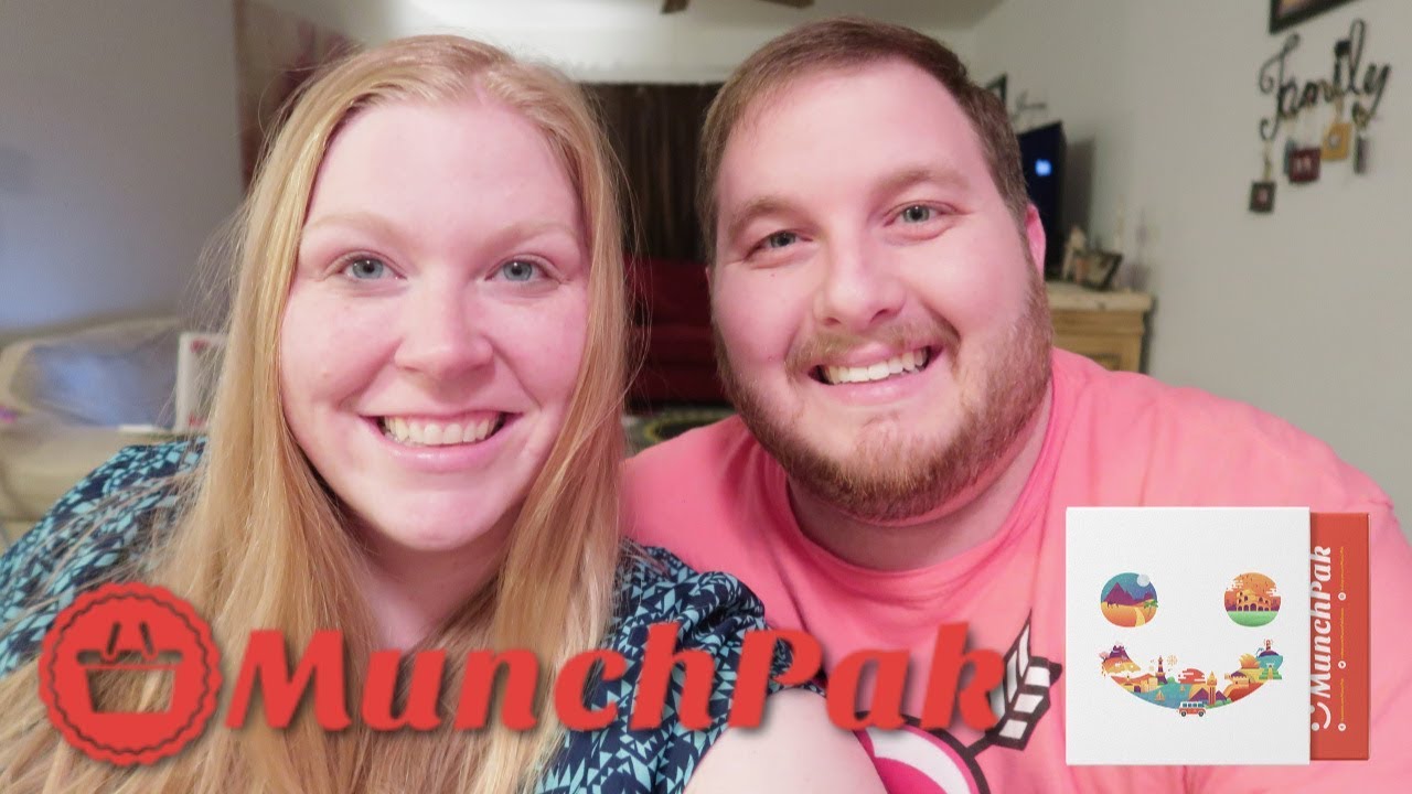 We try snacks from around the world! | Munch Pak Review and Unbxing