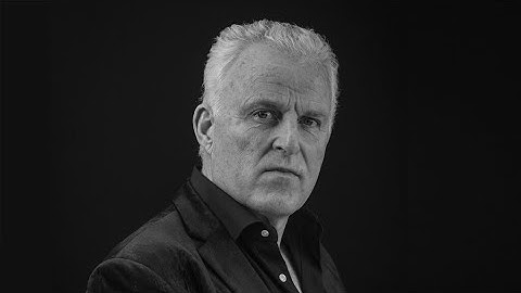 #peterrdevries #aanslag Peter R. de Vries: van misdaadjournalist tot steun voor nabestaanden | NU.nl