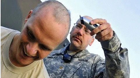 ¿Tienen que afeitarse la cabeza los militares?