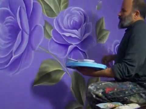 رسم على الحائط ورد