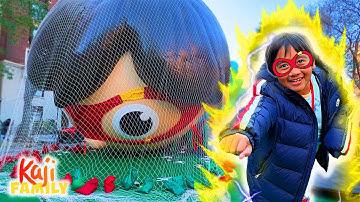 Giant Red Titan Float Balloon Inflated in Macy