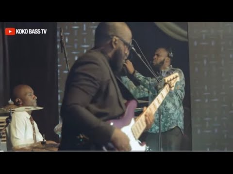 HOT! DUNSIN OYEKAN’S BASSIST LOCKS IN ON THIS ARIARIA! Band Cam / Koko ...