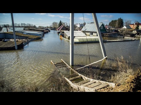 видео: Река Ишим продолжает разливаться. Вода просочилась на федеральную трассу Тюмень - Омск