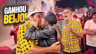 Galo Cego Ganhou Um Beijo Da Morena E Já Quer Casar Galo Cego