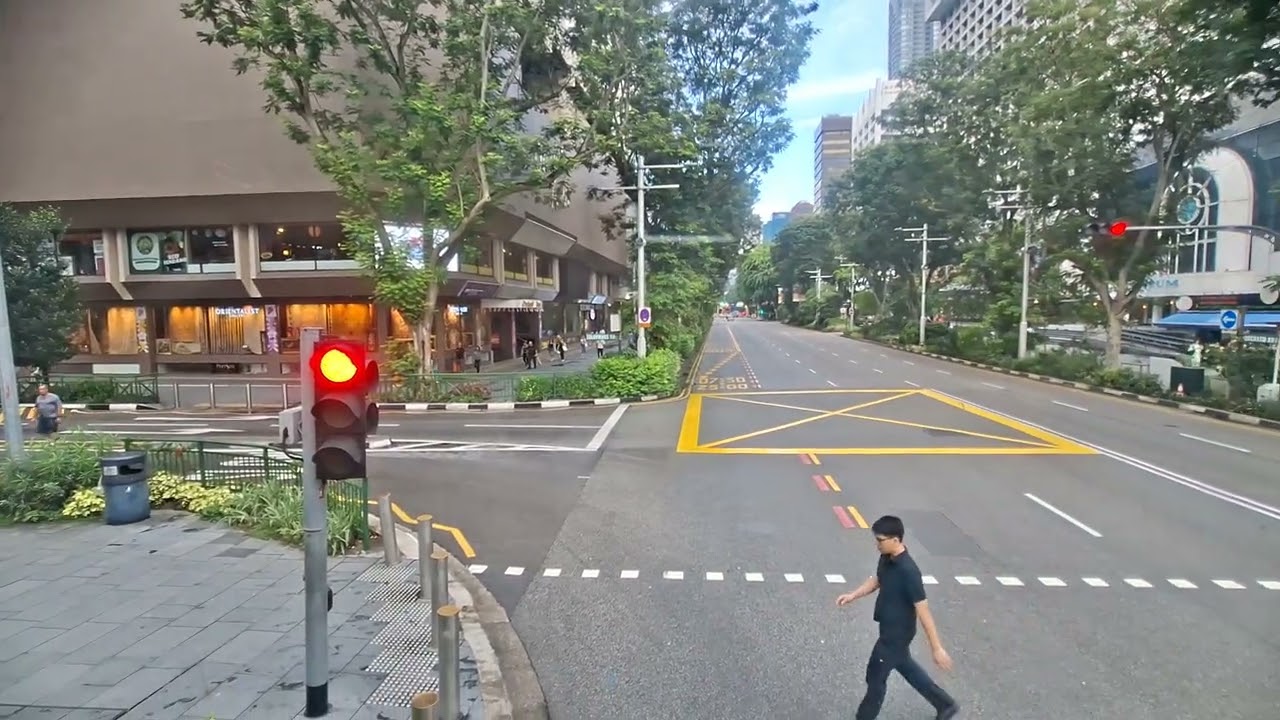 Walking Through Singapore’s Modern Architecture & Smart City Streets 🚶‍♂️🇸🇬