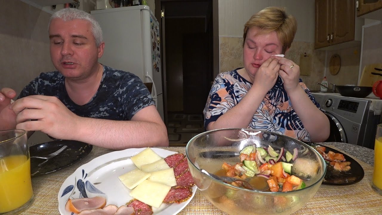 Мукбанг ПЛАЧУ не могу остановиться ?? жалею себя! На ужин кусок в горло ...