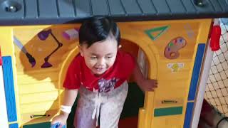 Athar Bermain di Permainan anak Dinopark Kids Playground