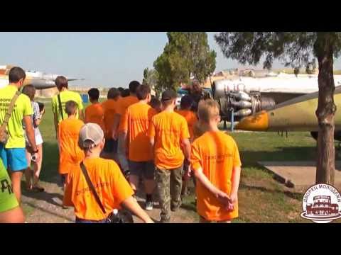 Видеоролик: Детская экскурсия в музее авиационной техники в 2013 г.