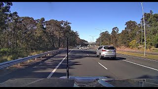 Driver attempts overtake in turning lane and crashes  Thornton NSW