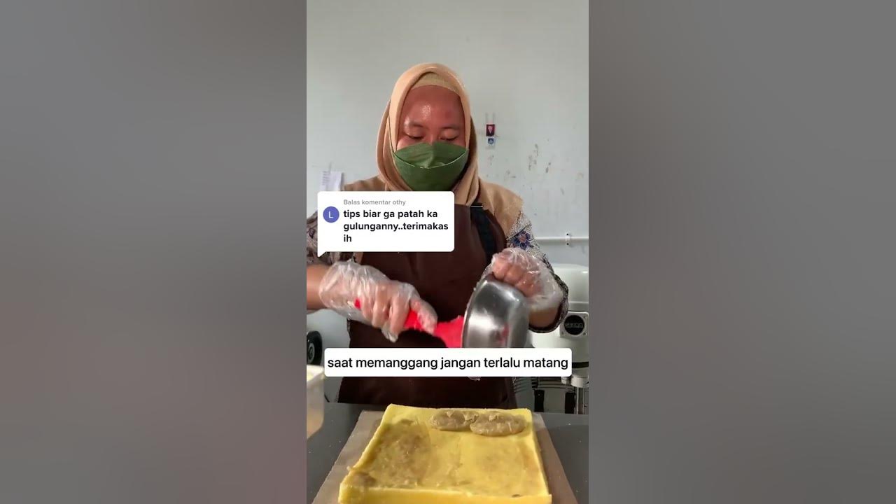 Ini tips agar tidak patah saat menggulung bolu gulung