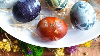 Hibiscus and onion skins. How interesting and easy to dye eggs with natural ingredients