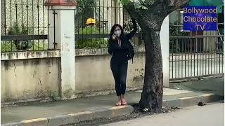 Bollywood Actress Flora Saini crossing road in Andheri