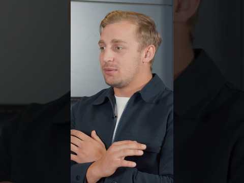 Саша Стоун любит лежать на полу в ванной/Саша Стоун на интервью каналу «Ляйсан Утяшева» #shorts