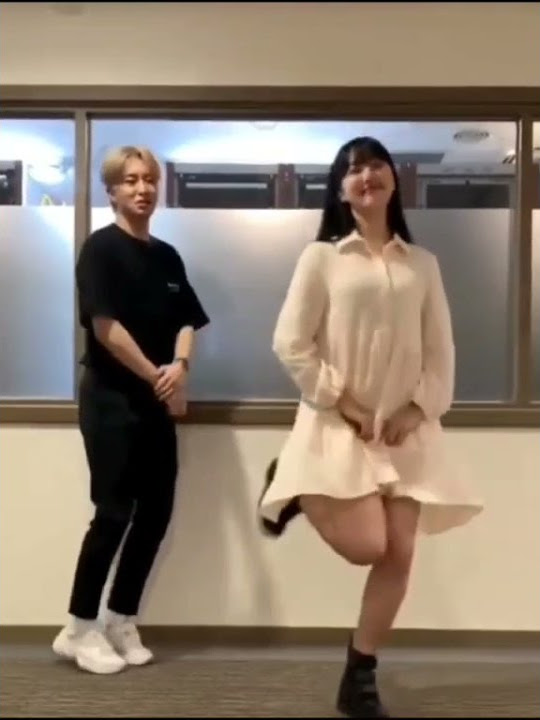 Yerin and Youngjae Dancing GFriend - Me gutas tu