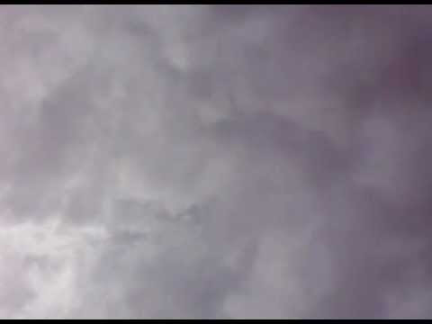 Videó: Miért Mozognak A Felhők?