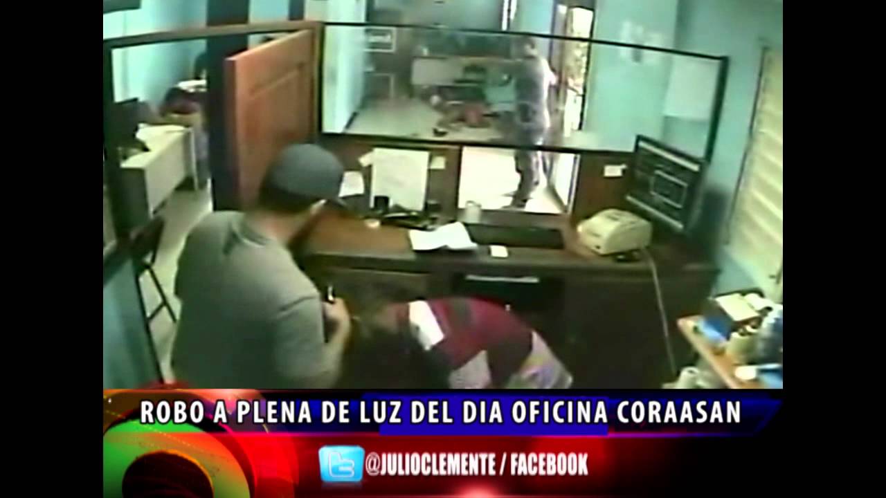 ROBO A PLENA LUZ DEL DÍA OFICINA DE CORASAN - YouTube