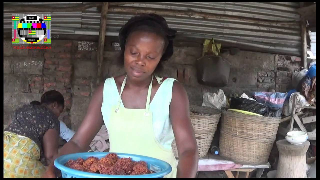Profession productices d'ahayoé, des beignets de bananes adorés de la diaspora togolaise