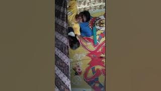Lagi  pamer ke colok kaca mata
