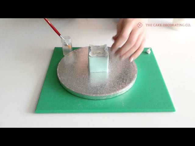 How to use edible diamonds and pearls - Make a cake ring box - YouTube