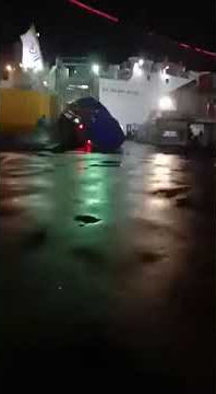 Download lagu kejadian malam tadi di perak,mobil gak kuat naik di ramdor kapal(2)