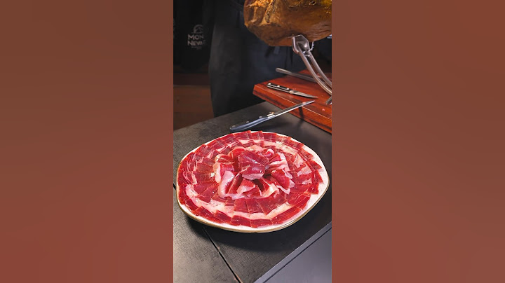 Empratado usando Jamón de Bellota 100% Iberico, mais conhecido como PATA NEGRA.