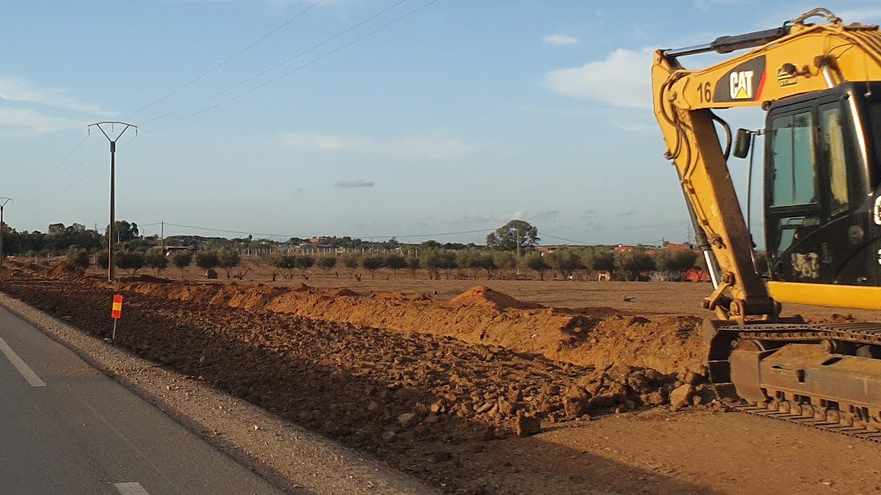 أشغال كبرى في توسعة الطريق من عين عودة في اتجاه العاصمة و صندوق أبو ضبي يدخل على الخط 👍