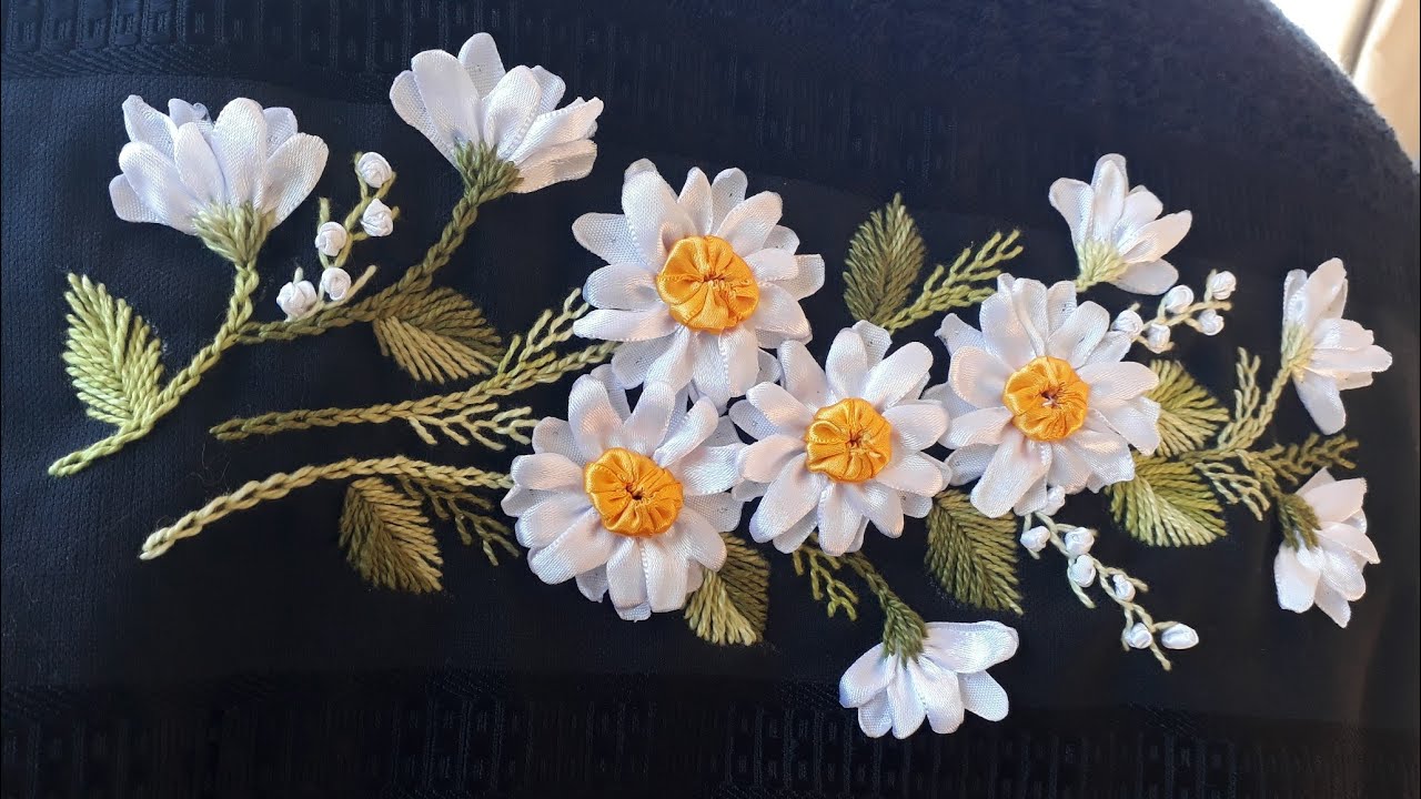 Como fazer a flor margarida com fita de cetim para aplicar em toalhas, tiaras, e enxovais.
Modelo 23