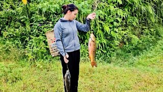 Download Lagu The lucky girl caught two big fish MP3 Download Lagu The lucky girl caught two big fish MP3