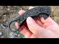 Нож Bastinelli knives Mako Folder бронзовые накладки с черепами на рукояти и черный стоунвош клинок