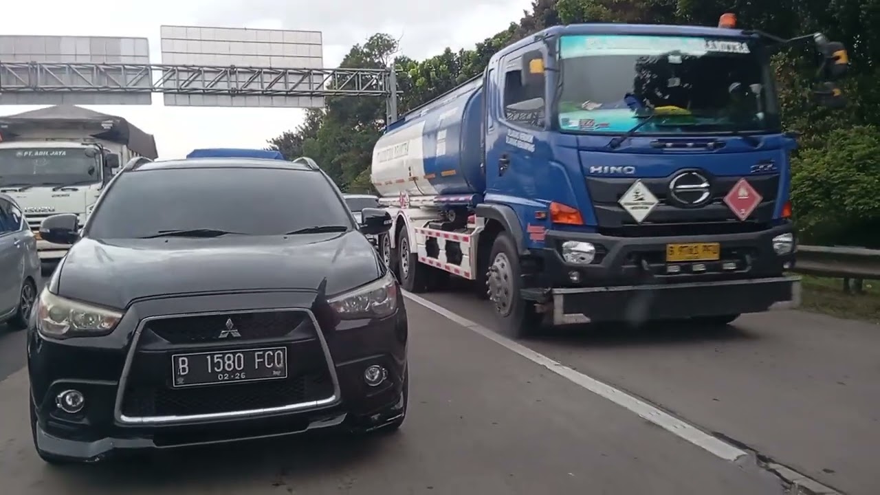 Menikmati jalan tol jagorawi dari arah puncak cisarua bersama Mobil Daihatsu Xenia R 1300cc 2013