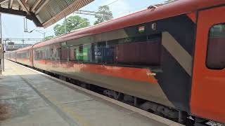 20671 Madurai- Bangalore Cantt VandeBharat Express - crossing Whitefield station #vandebharat #fyp