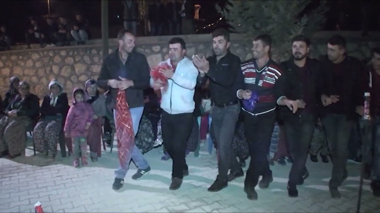 Yukarı Nasırlı Köyü Düğünleri Gedikli Fuat ekibi Köyün 3güzel efsane Oyuncusu adem.ayhan.ali Ortada