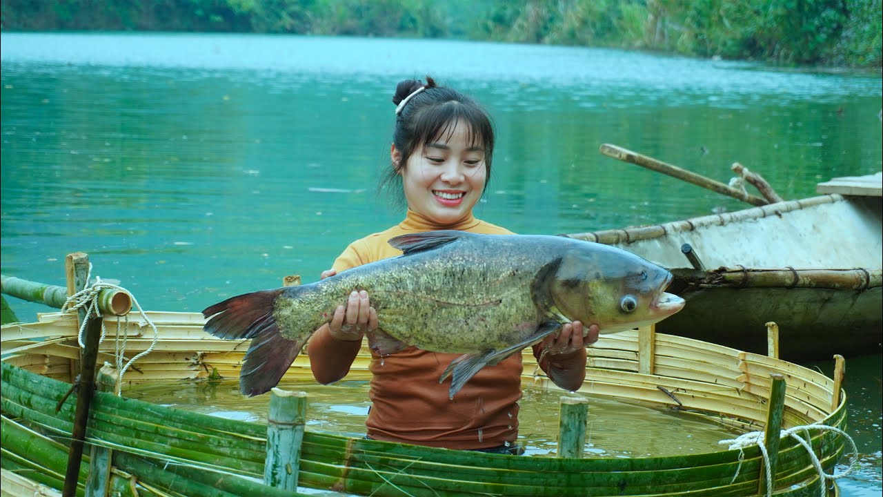 Catching a Giant Silver Carp with a Handmade Bamboo Trap - YouTube