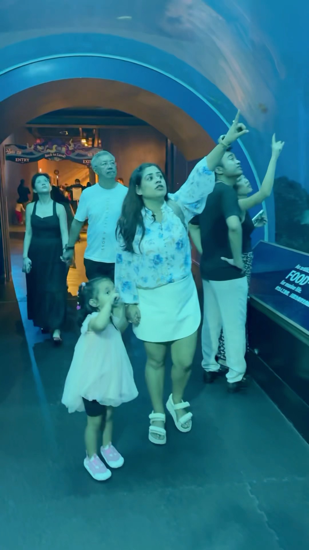 International Minivlog 3 “ Aadya ki cuteness rate karo “ #Shorts #familytripvlog #singaporevlog
