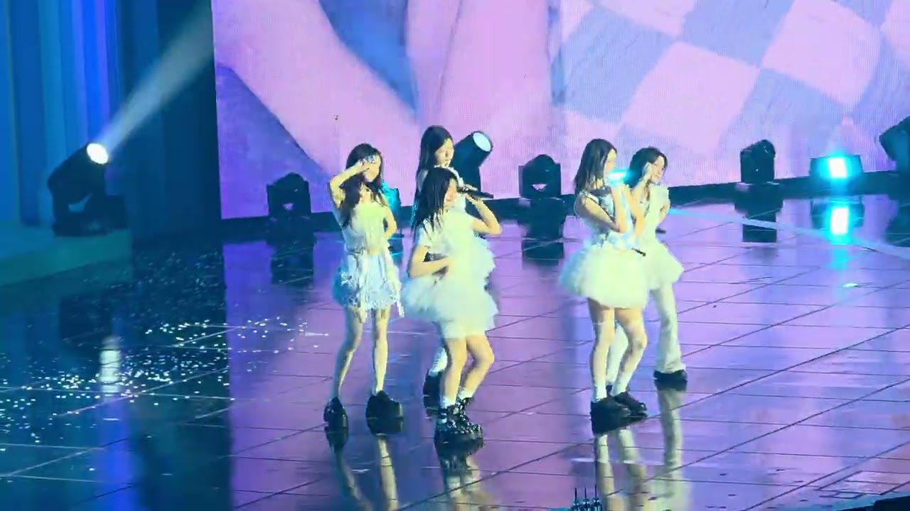 아일릿 GLITTER DAY IN SEOUL- Magnetic