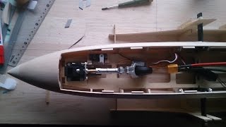 Retractable steering wheel with gear door