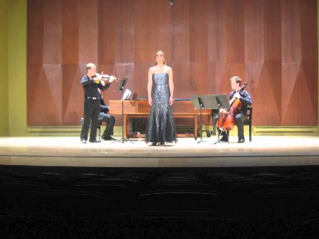 YouTube에서 Toccata for flute and soprano 보기