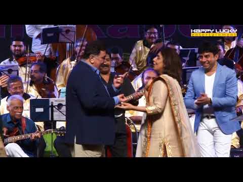 Ek Main Aur Ek Tu by Rishi Kapoor  Neetu Singh Live HappyLucky Entertainment