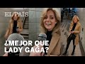 SHALLOW: Una MUJER sorprende a un bromista en el METRO al cantar una CANCIÓN de LADY GAGA