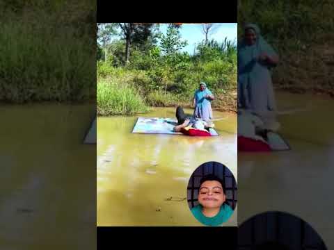 ضحكه من الاخر