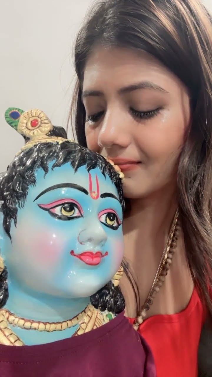 Matlabi duniya sirf krishna mera ?? #shorts #ytshorts #couplegoals #khwahishgal