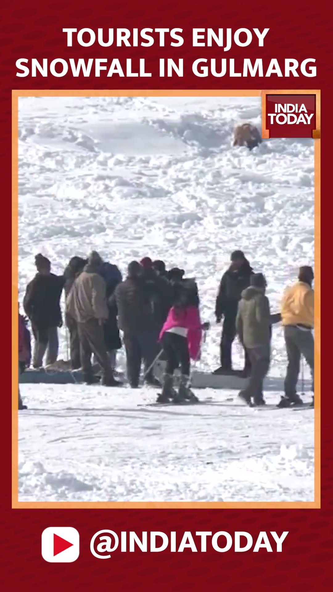Snowfall In Kashmir: Tourists Enjoy In Winter At Gulamarg #shorts #gulmarg #kashmirtourism