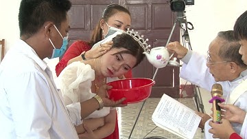 Nghi Thức Rửa Tội Chị Maria Thùy Dung tại Thánh Đường Giáo Họ Đông Châu