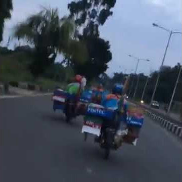 Viral..! Pedagang Pentol Keliling balapan ala² Moto GP 😂🤣.. Rosiiiiii petjah....😂🤣