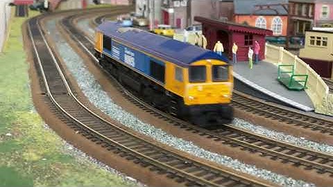 Hornby R30069 Class 66/7 66731 "Captain Tom Moore - A True British Inspiration"