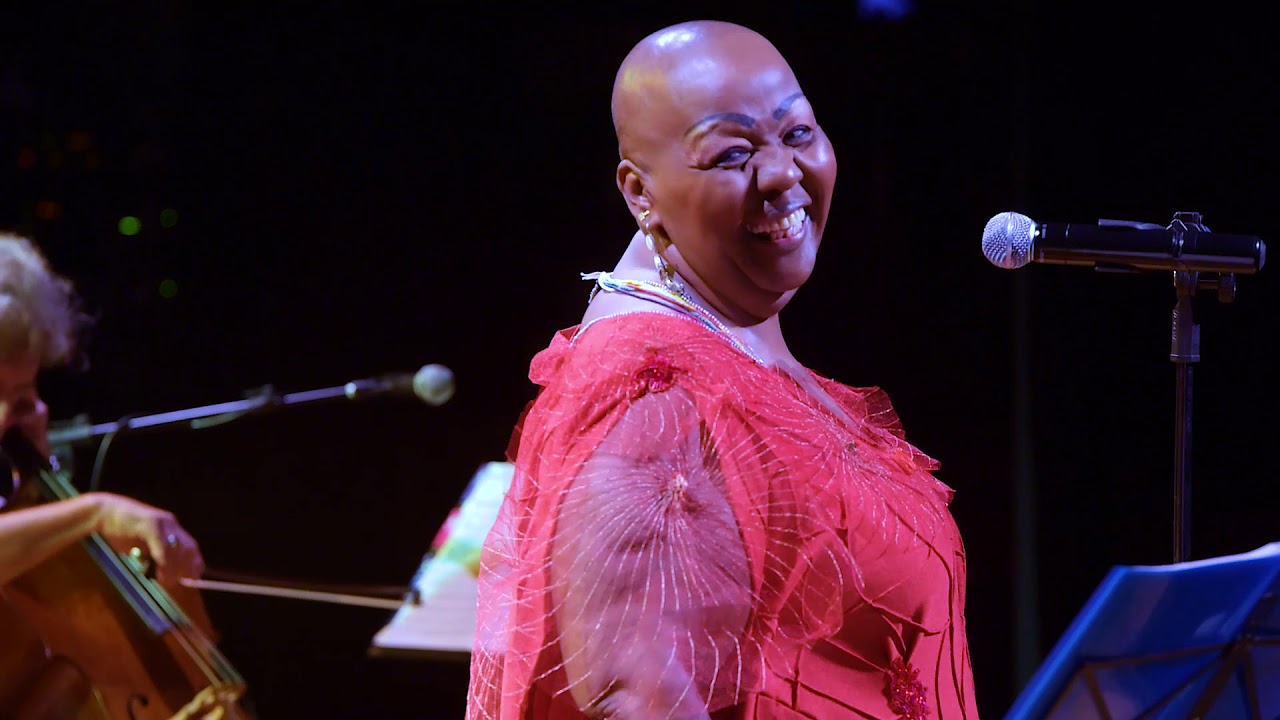 Virgínia Rodrigues interpreta 