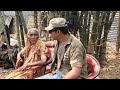 প্রায় অস্তিত্বহীন এক বুড়িমার একেবারে শেষ বয়সে এসে সামান্য একটুখানি অস্তিত্ব ফিরে পাবার উপাখ্যান।