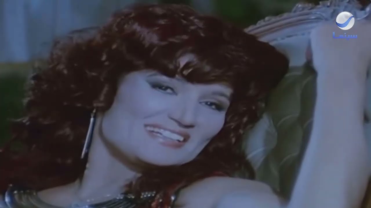 بتستغل الشباب الصغيرة اللي عاوزين الشهرة نجوى فؤاد في فيلم 