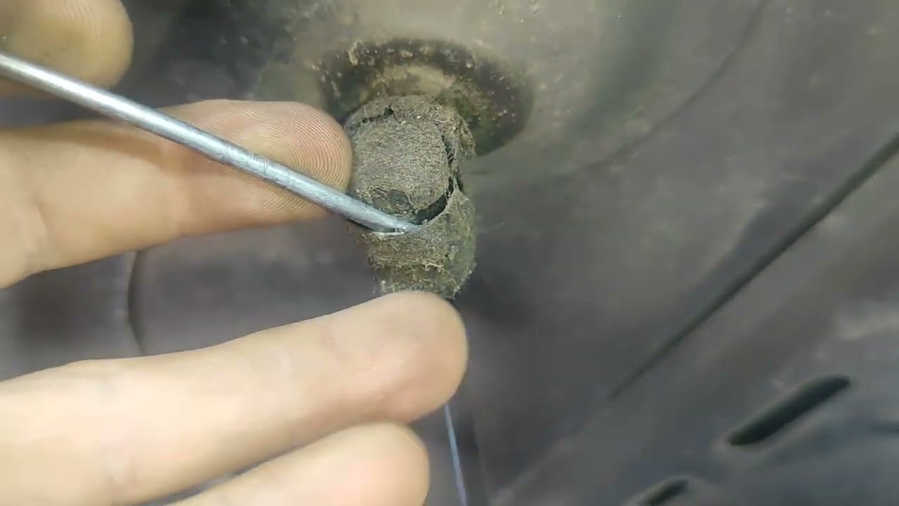 не держит капот, замена и установка амортизатора капота гольф 5