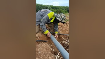 Cách để kết nối ống nhánh LDPE vào ống chính khi làm hệ thống tưới tự động